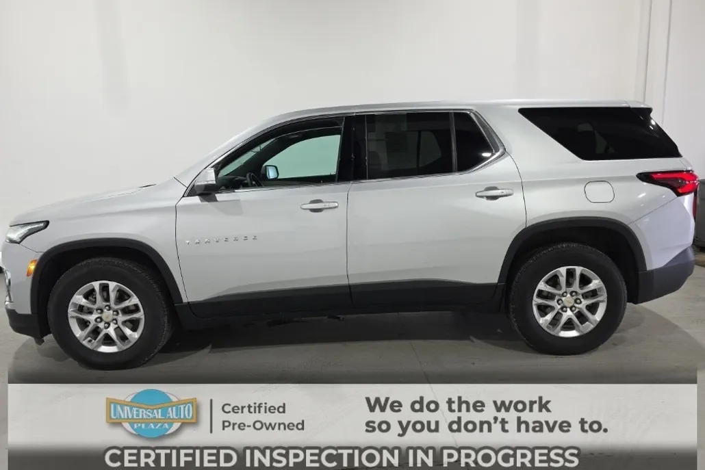 2022 Chevrolet Traverse LS photo 1