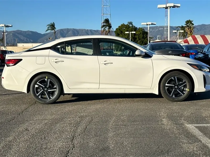 2025 Nissan Sentra SV photo 1