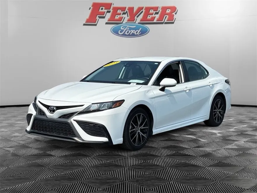 2023 Toyota Camry SE photo 1