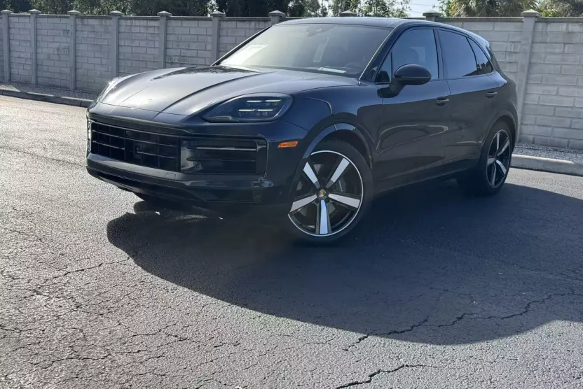 2025 Porsche Cayenne photo 1