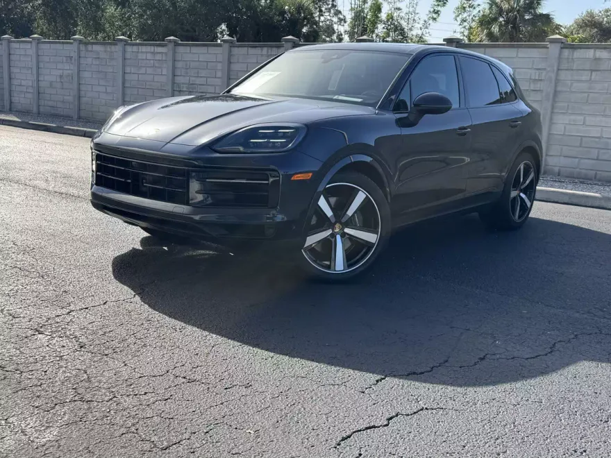 2025 Porsche Cayenne photo 1