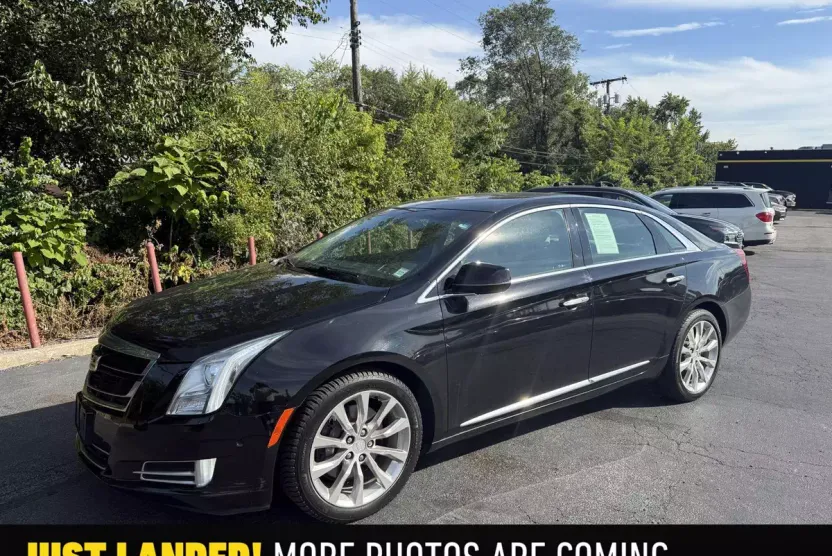 2017 Cadillac XTS Luxury photo 1