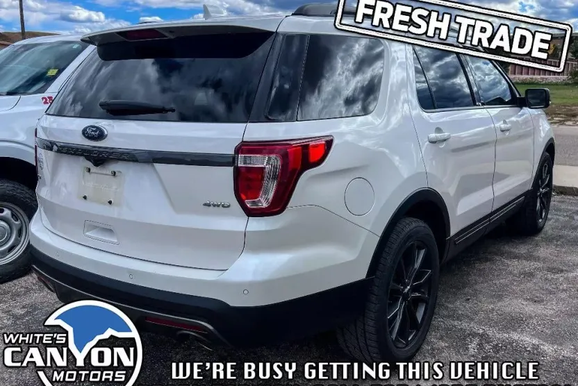 2017 Ford Explorer XLT photo 1