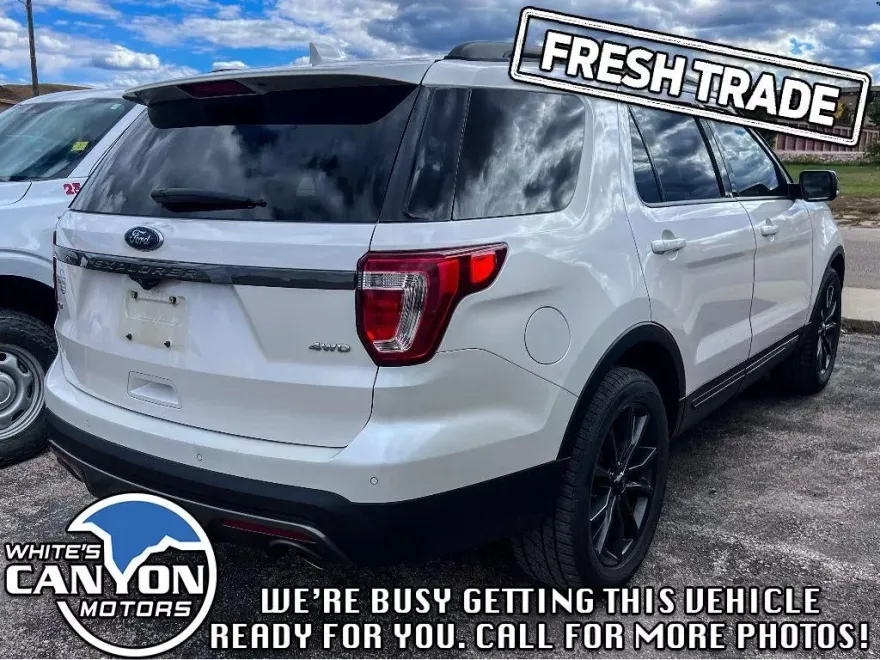 2017 Ford Explorer XLT photo 1