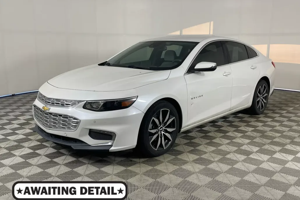2016 Chevrolet Malibu 2LT photo 1