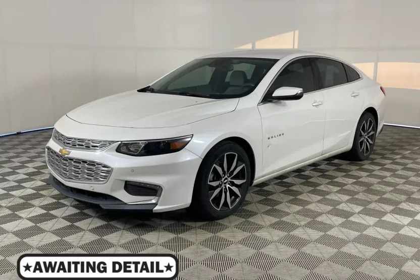 2016 Chevrolet Malibu 2LT photo 1