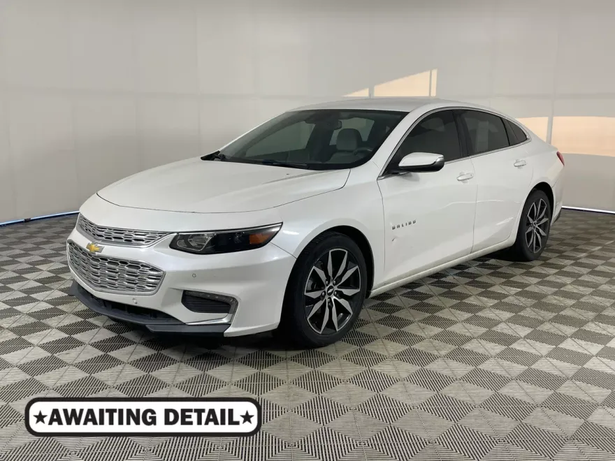 2016 Chevrolet Malibu 2LT photo 1