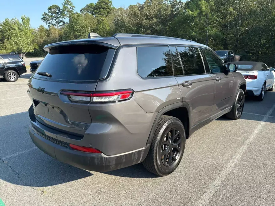 2024 Jeep Grand Cherokee Altitude photo 1