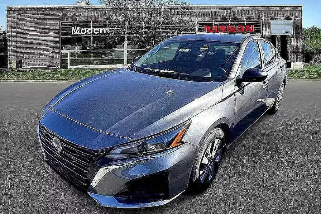 2025 Nissan Altima S photo 1