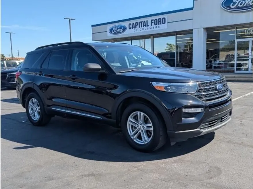 2023 Ford Explorer XLT photo 1
