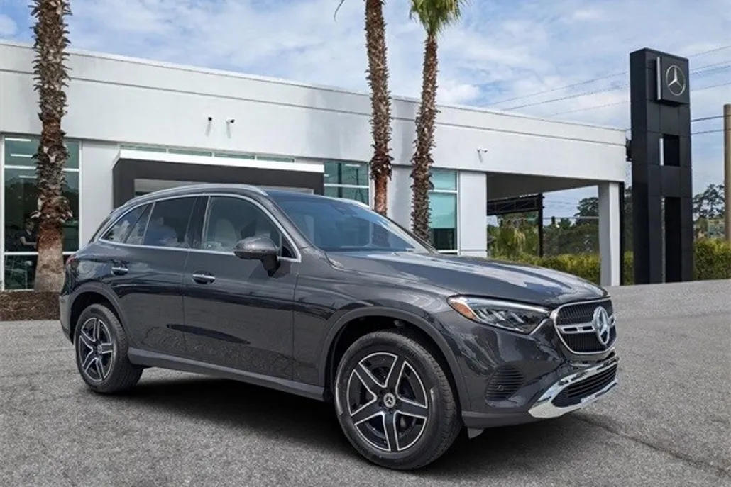 2026 Mercedes Benz GLC 300 photo 1