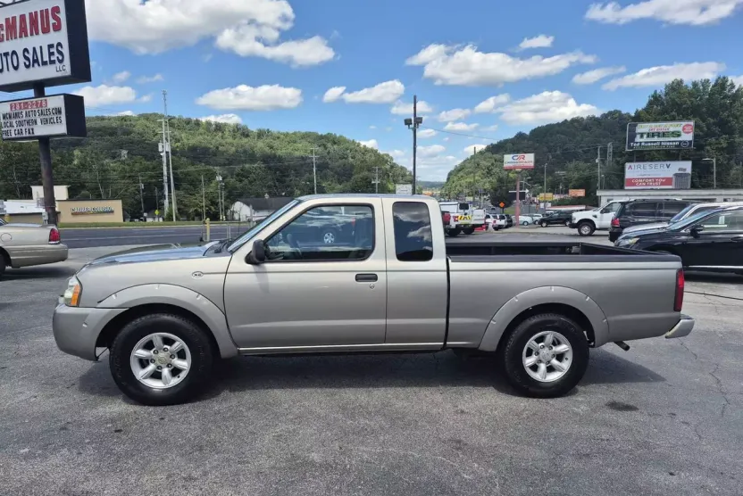2004 Nissan Frontier XE photo 1