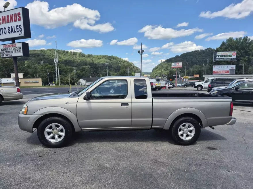 2004 Nissan Frontier XE photo 1