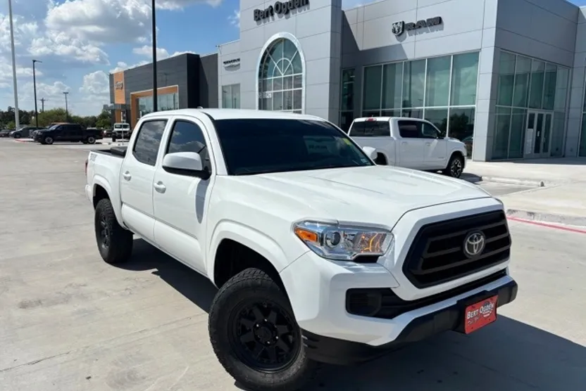 2023 Toyota Tacoma SR5 photo 1
