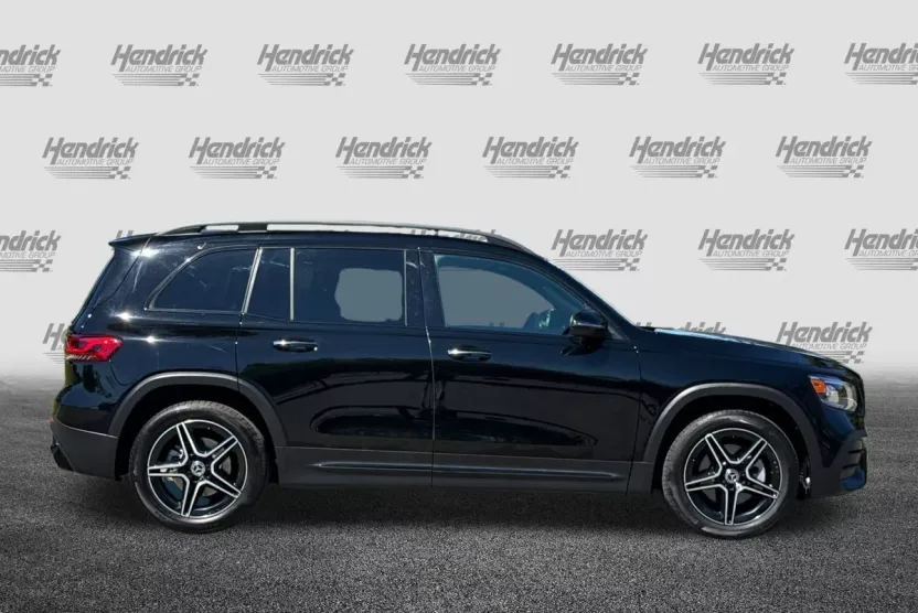 2023 Mercedes Benz GLB 250 4MATIC photo 1