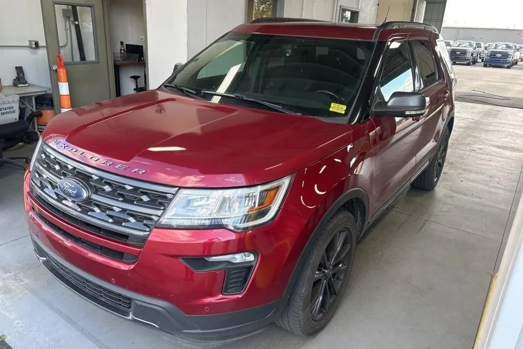 2019 Ford Explorer XLT photo 1