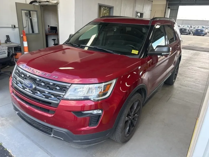 2019 Ford Explorer XLT photo 1