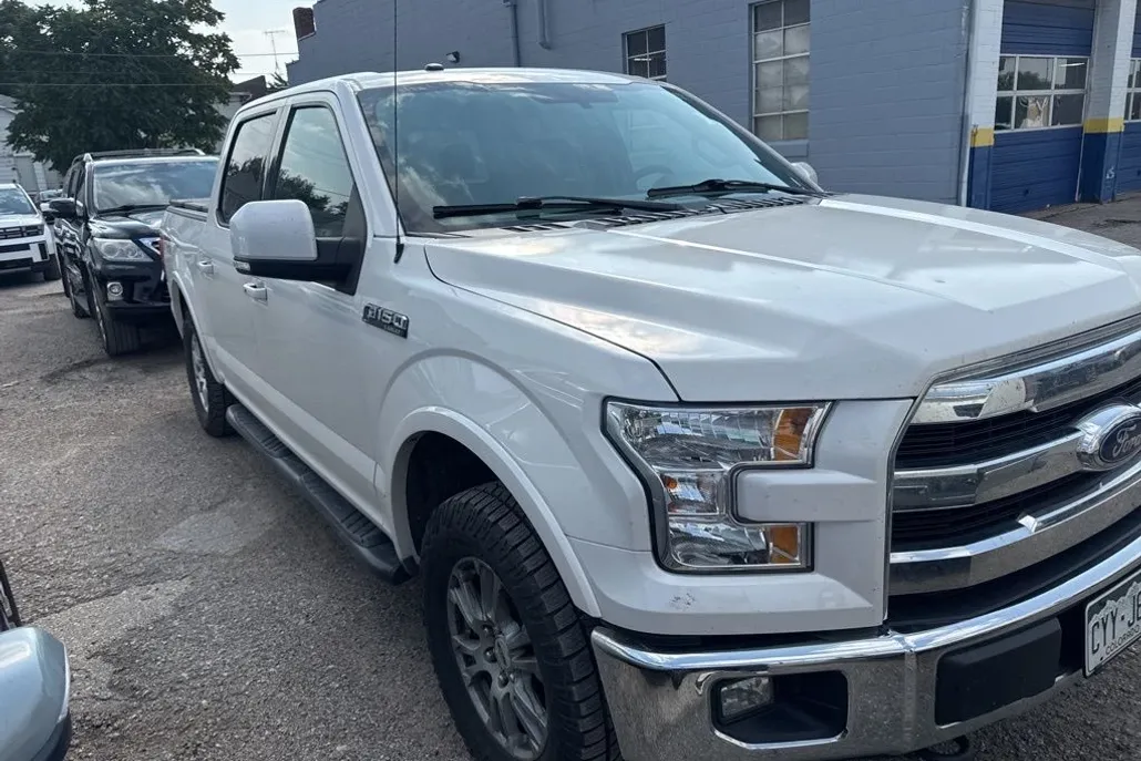 2016 Ford F-150 Lariat photo 1