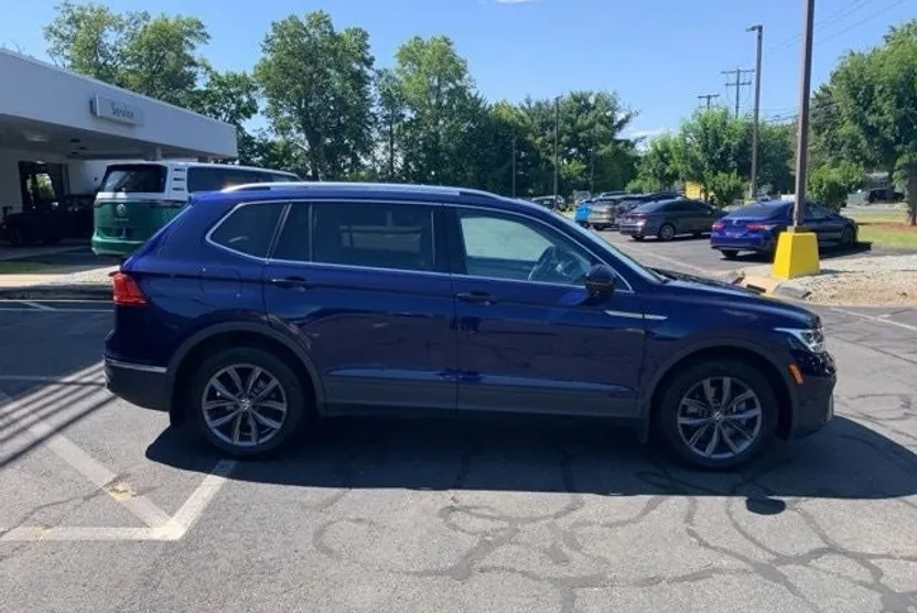 2022 Volkswagen Tiguan SE photo 1