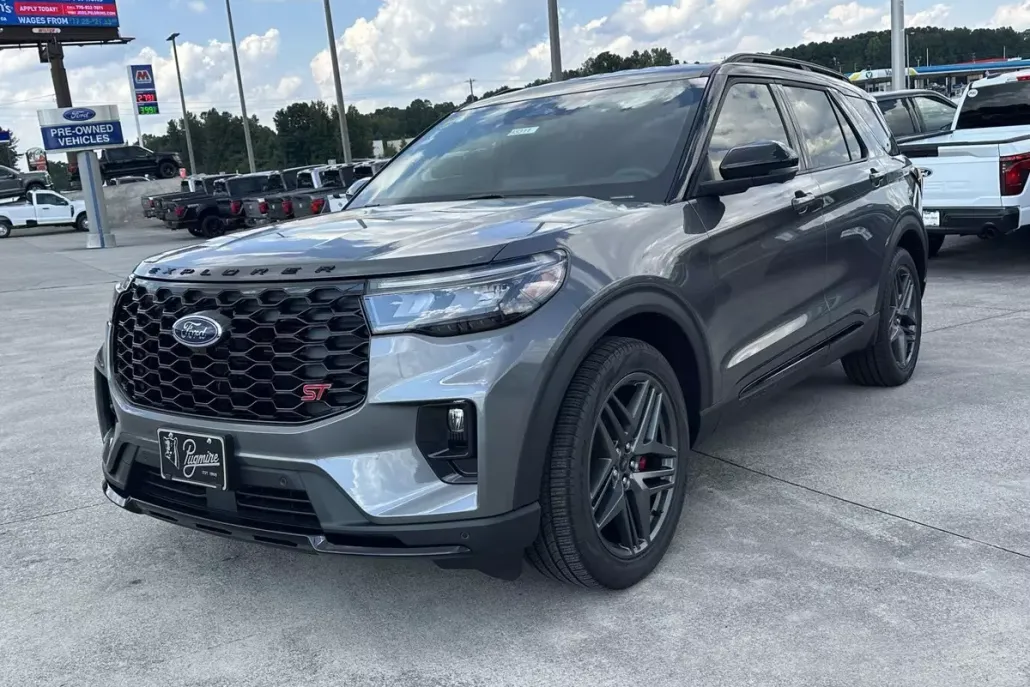 2025 Ford Explorer ST photo 1