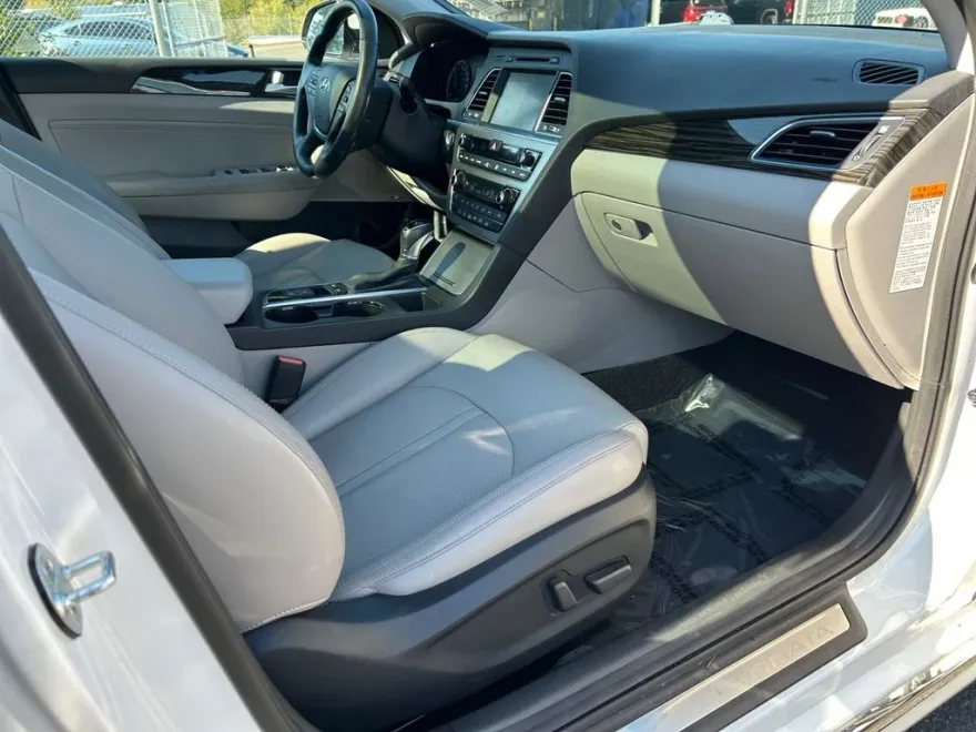 2017 Hyundai Sonata Hybrid Limited photo 1