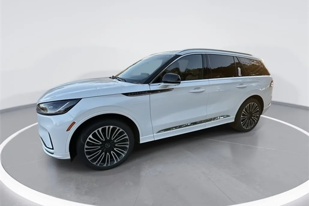 2025 Lincoln Aviator Black Label photo 1