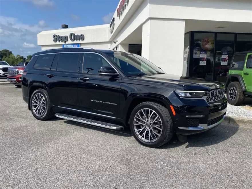 2023 Jeep Grand Cherokee L Summit Reserve photo 1