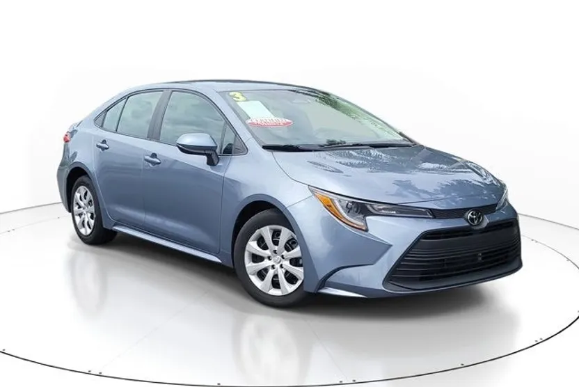2023 Toyota Corolla LE photo 1