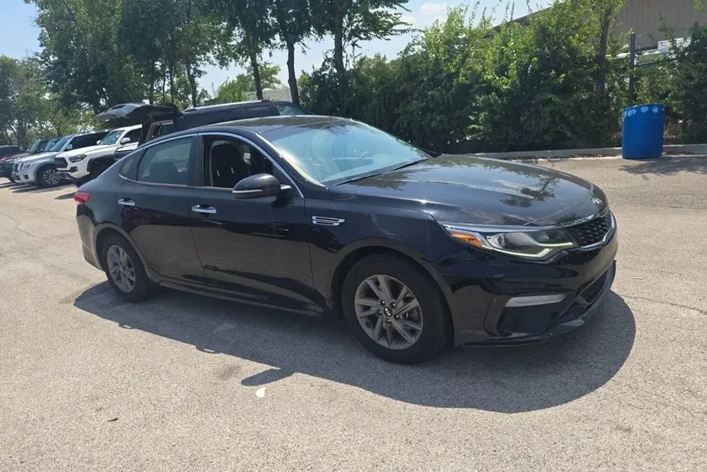 2020 Kia Optima LX photo 1