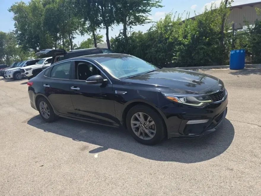 2020 Kia Optima LX photo 1