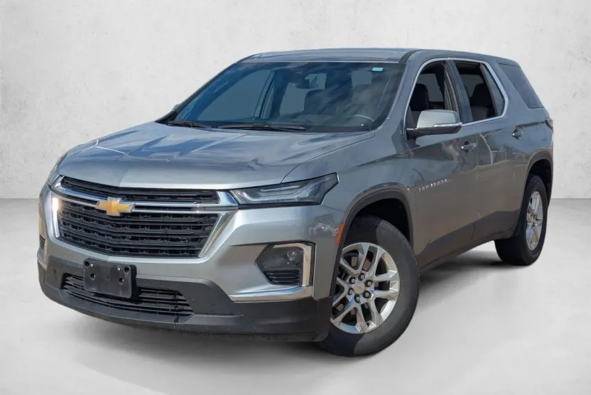 2023 Chevrolet Traverse LS photo 1