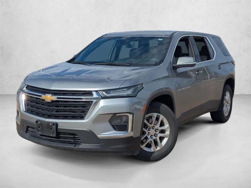 2023 Chevrolet Traverse LS photo 1