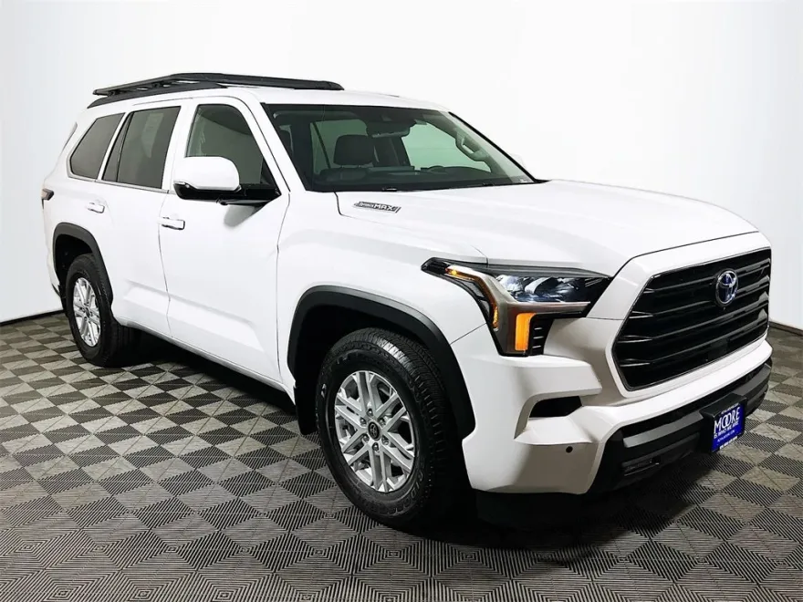 2024 Toyota Sequoia SR5 photo 1