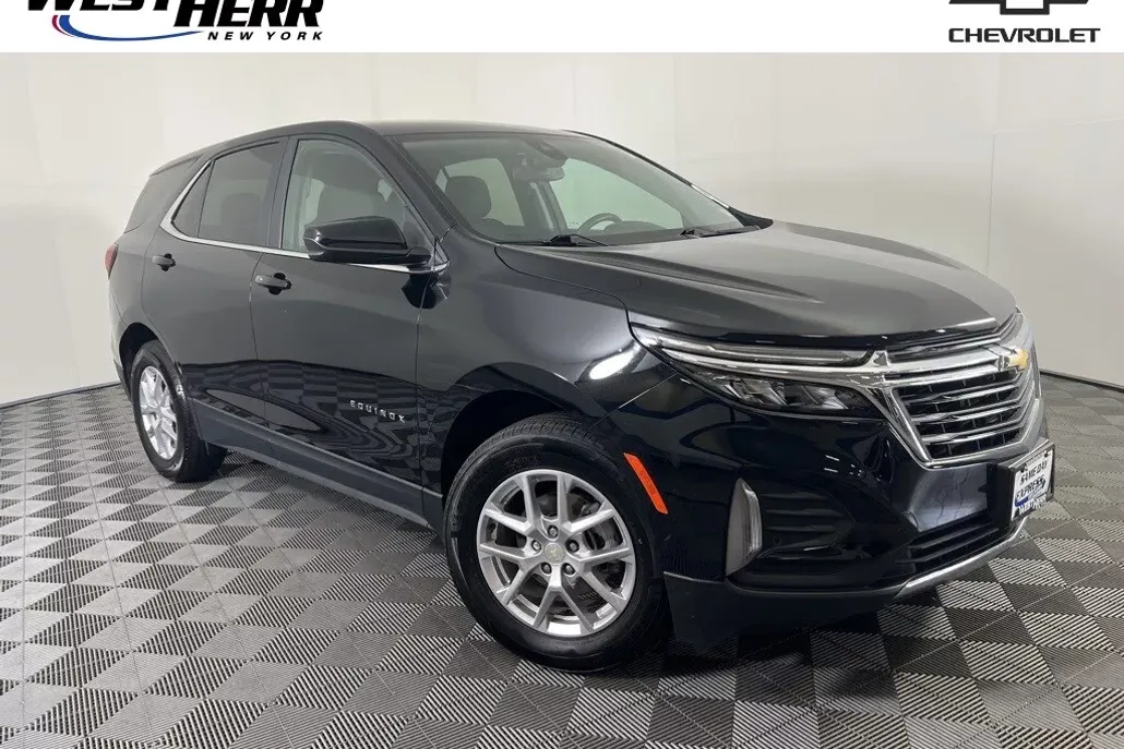 2023 Chevrolet Equinox LT photo 1