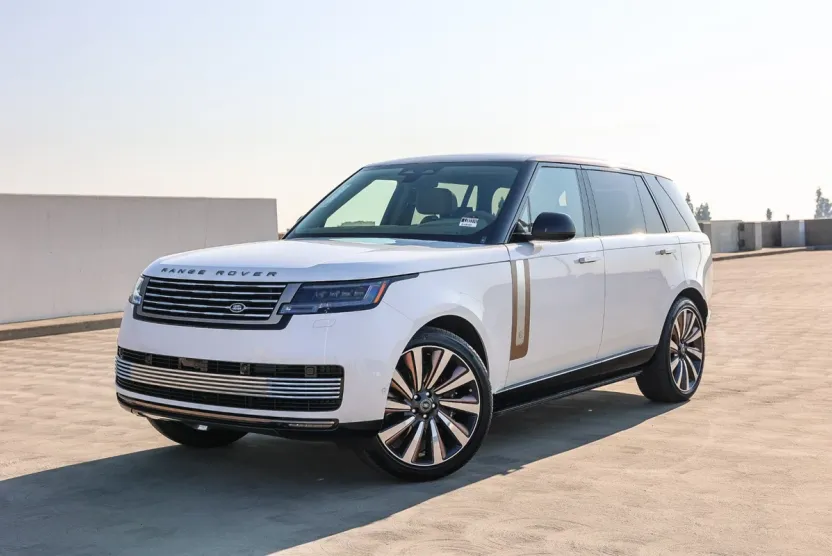 2025 Land Rover Range Rover SV photo 1