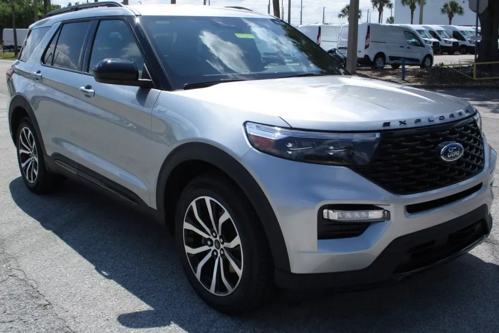 2024 Ford Explorer ST-Line photo 1