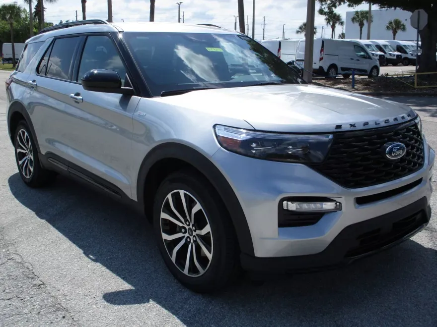 2024 Ford Explorer ST-Line photo 1
