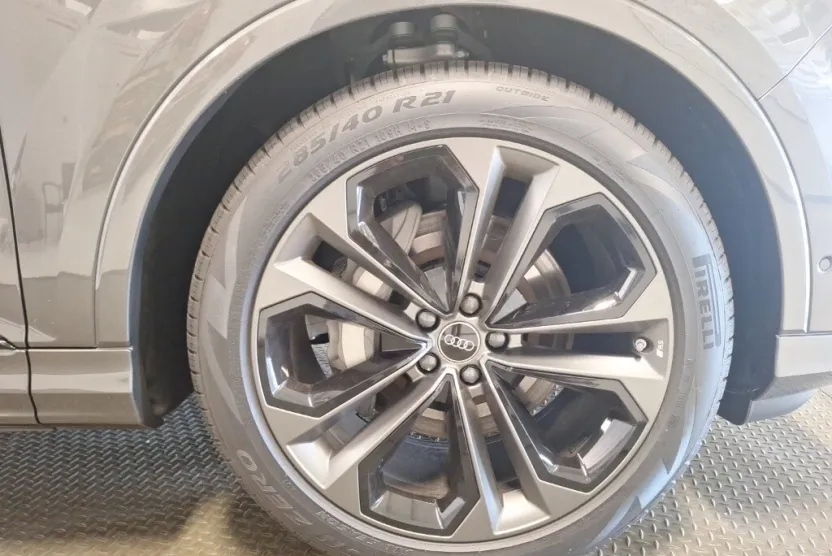 2025 Audi Q7 55 Premium Plus photo 1