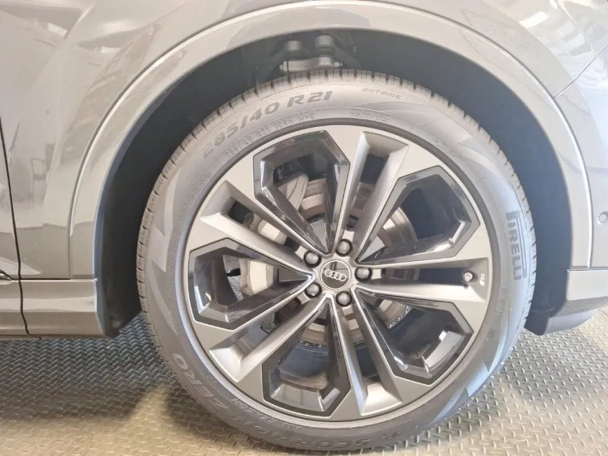 2025 Audi Q7 55 Premium Plus photo 1