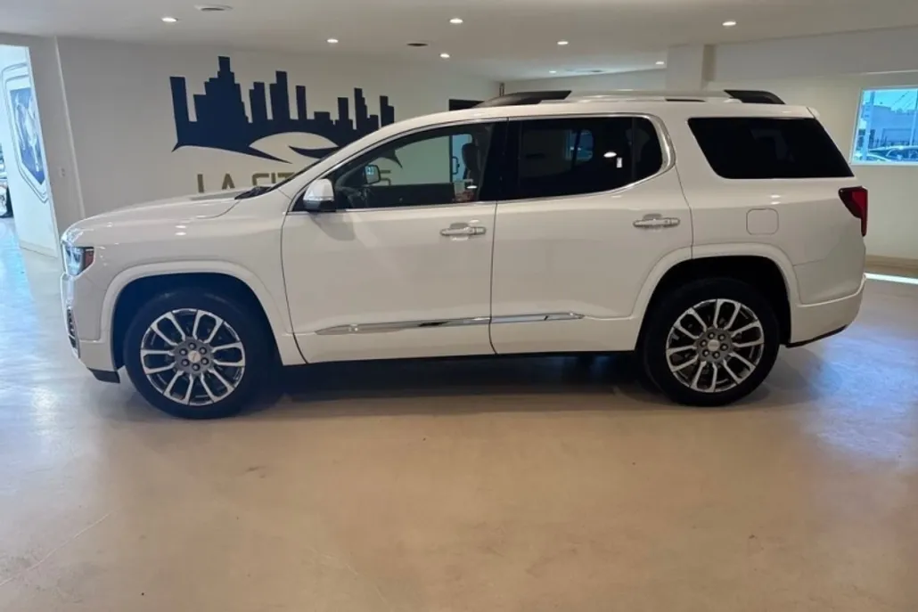 2023 Gmc Acadia Denali photo 1