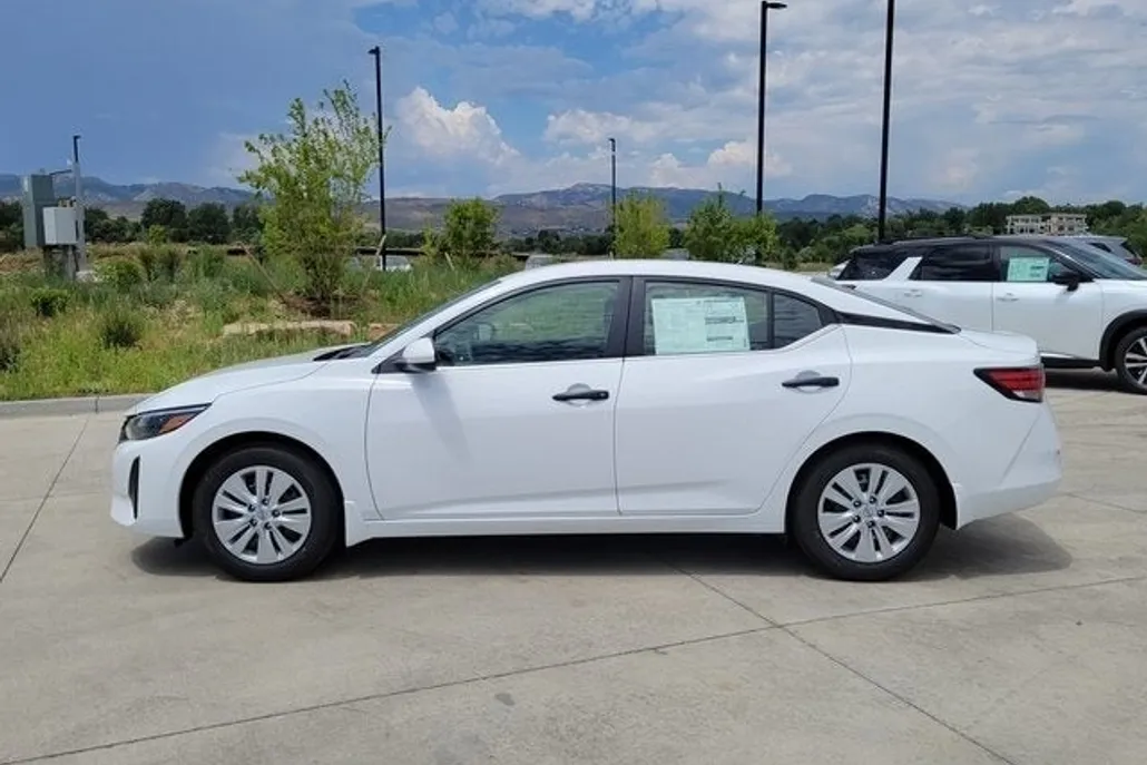 2025 Nissan Sentra S photo 1