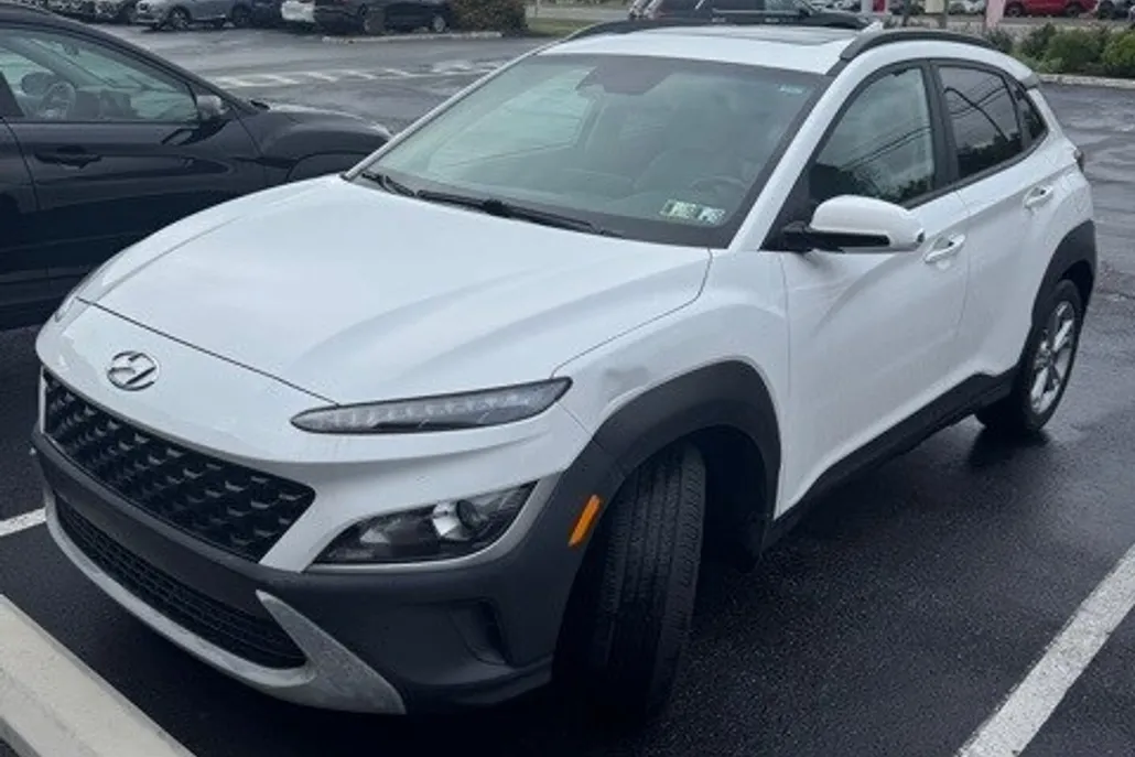 2022 Hyundai Kona SEL photo 1