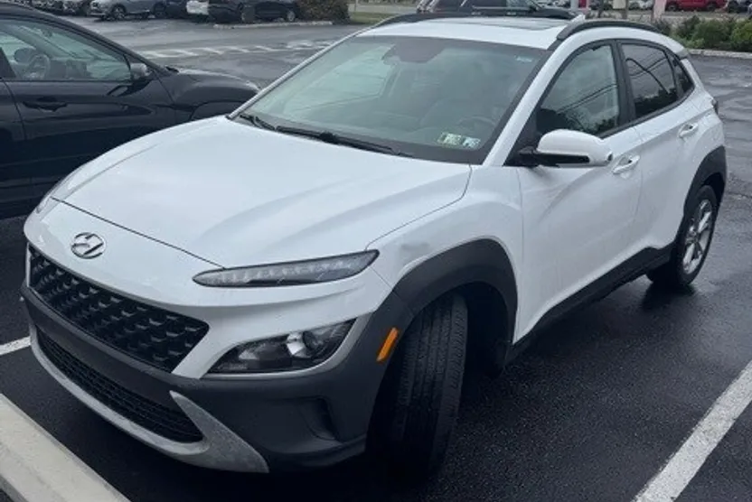2022 Hyundai Kona SEL photo 1