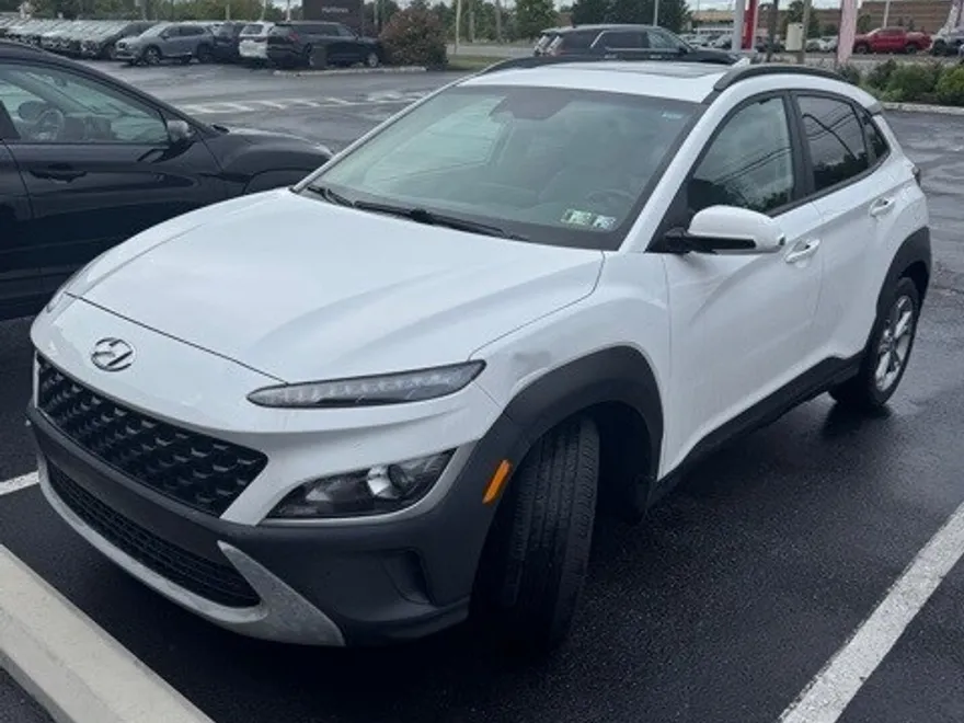 2022 Hyundai Kona SEL photo 1