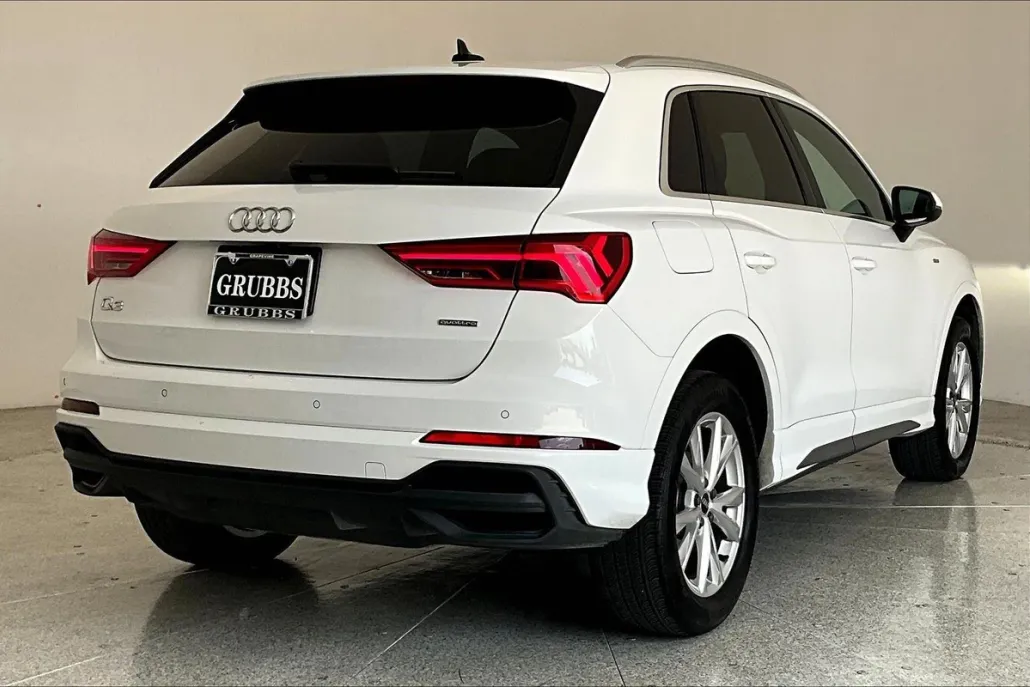2025 Audi Q3 S line Premium photo 1