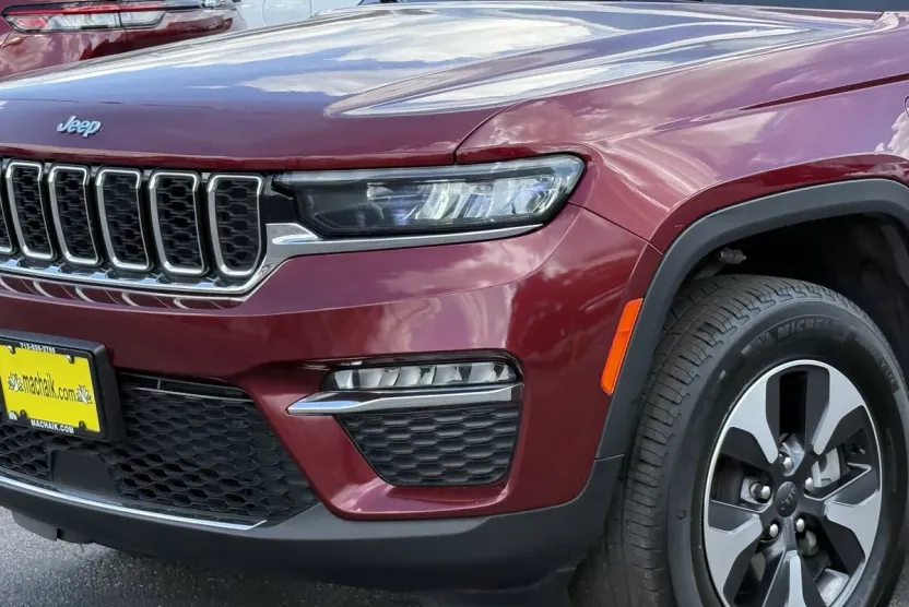2023 Jeep Cherokee Limited photo 1