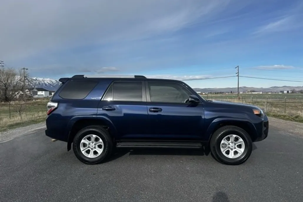 2023 Toyota 4Runner SR5 Premium photo 1
