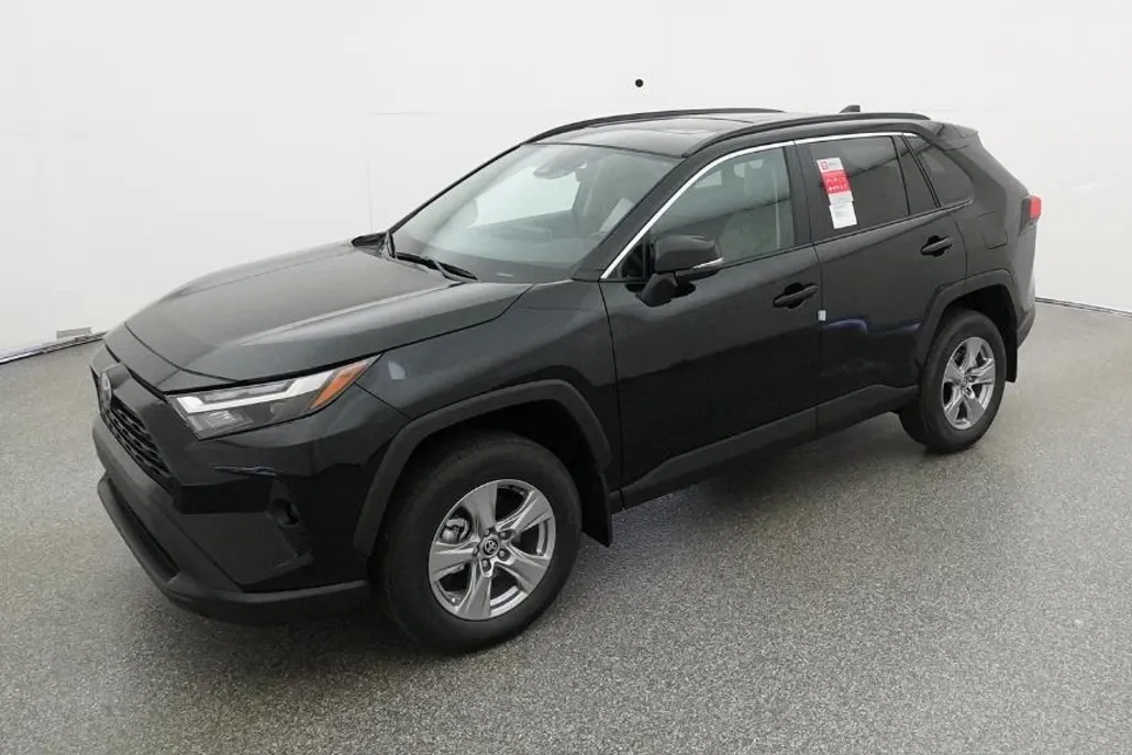 2025 Toyota RAV4 XLE photo 1