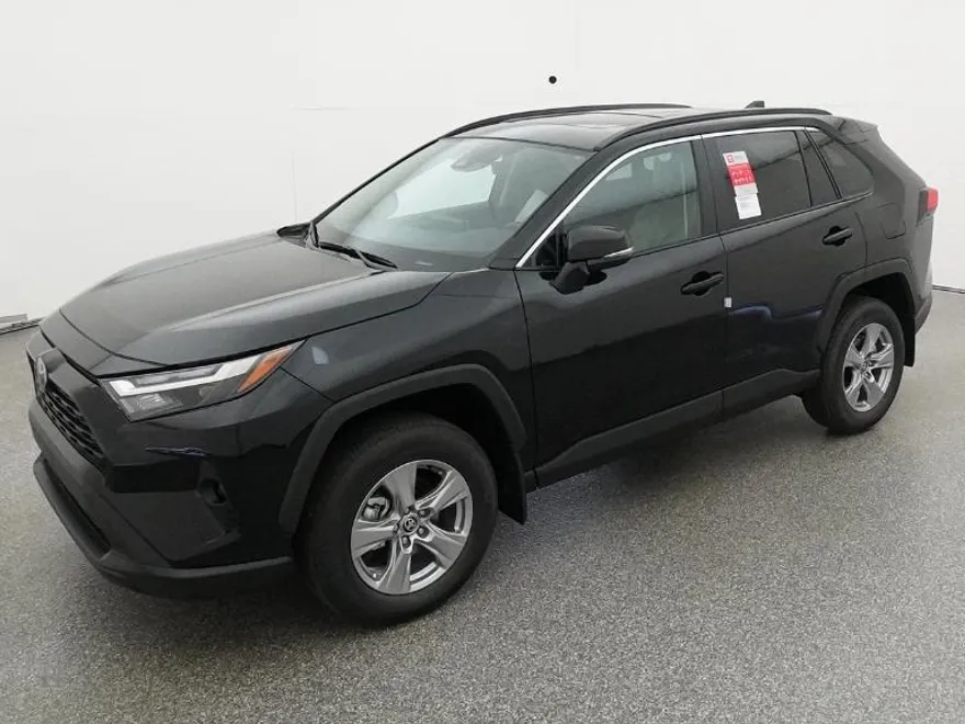 2025 Toyota RAV4 XLE photo 1