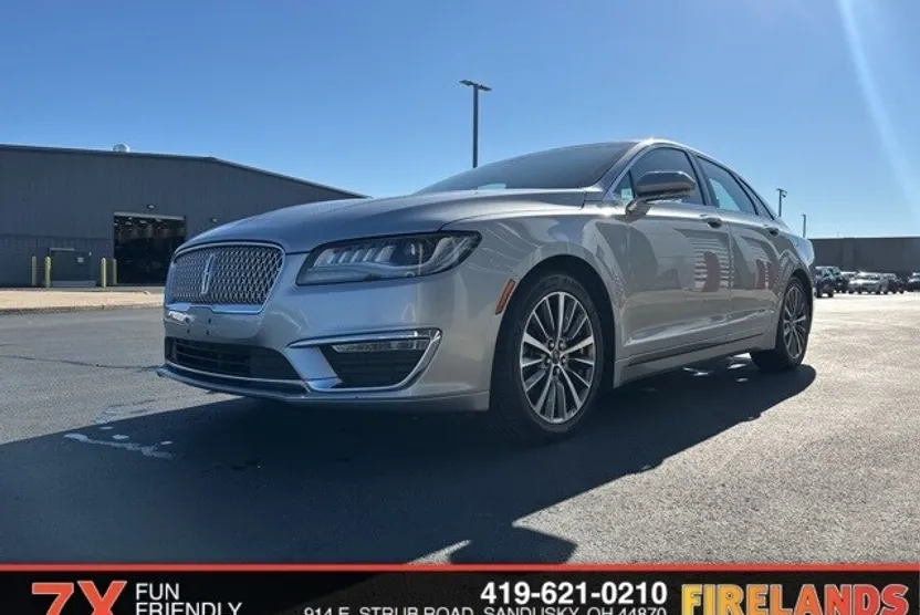 2020 Lincoln MKZ Standard photo 1